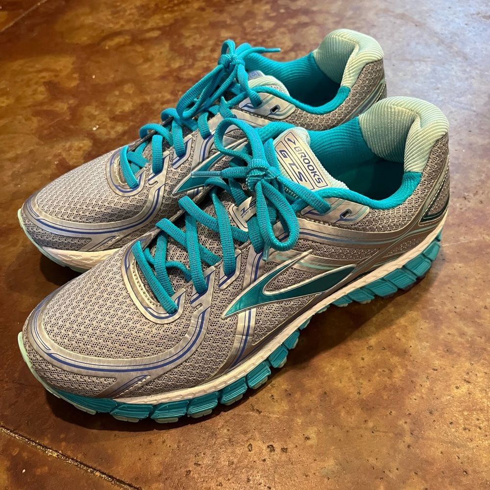 ASICS size 10 almost new